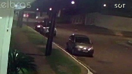 Câmeras de segurança revelam sequência de acidentes na Rua João Merlim em Cascavel