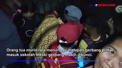 Orang Tua Siswa Datang ke Sekolah sejak Pagi Buta untuk Berebut Bangku Terdepan