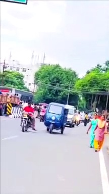 சாகசம் என்ற பெயரில் அரசுப்பேருந்தை மறித்து அடாவடி செய்த இளைஞர்