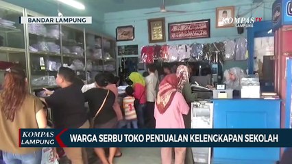 Warga Serbu Toko Penjualan Kelengkapan Sekolah