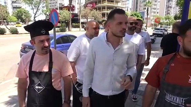 Lorsque la température perçue était de 50 degrés, la crème glacée était distribuée au feu rouge.