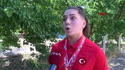 (ÖZEL) Milli halterci Yağmur, antrenman için 220 kilometre yol katediyor