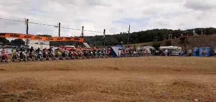 Motocross de Nismes : départ d'une course