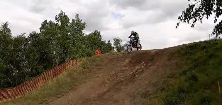 Motocross de Nismes: plateau à bosses