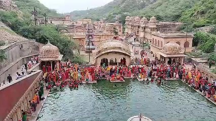 सोमवती अमावस्या पर गलता स्नान करने उमड़ी भीड़