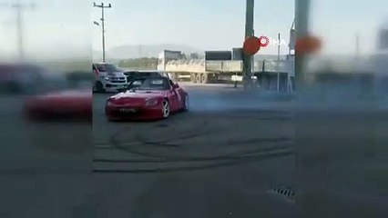 Polisin önünde yaptıkları pahalıya patladı