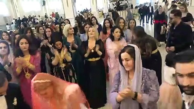 Le couple, qui s'est rencontré en Ukraine, a célébré son mariage en Turquie en raison de la guerre.