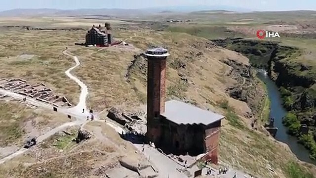 Kars'ta, '40 kapılı şehir' yoğun ilgi görüyor Ani Ören Yeri ziyaretçilerini büyülüyor