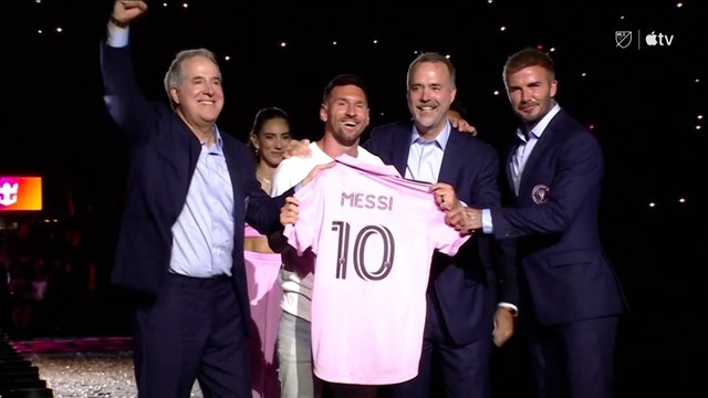 « On va beaucoup s'amuser » : 20 000 fans acclament Messi lors de sa présentation par l'Inter Miami