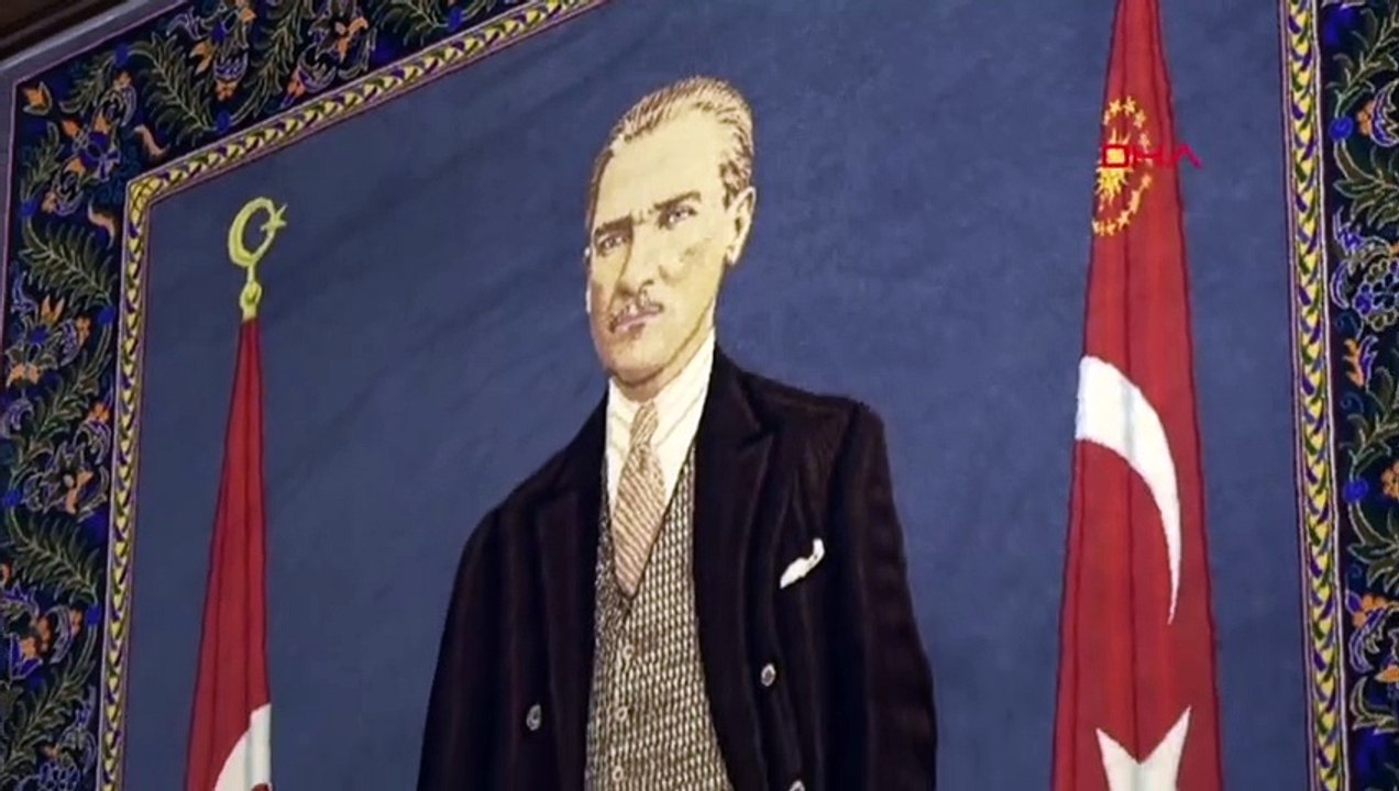 prof. Dr. Tapis de portrait d'Atatürk exposé au musée d'ethnographie de Turan Yazgan