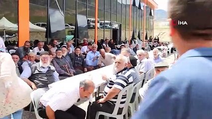 Güzel kardeşler babaları için mevlit okuttu
