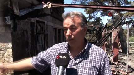 Des maisons et des véhicules brûlés dans l'incendie du district de Belen à Hatay