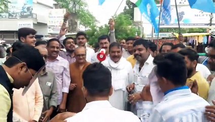 एनएसयूआई ने पटवारी भर्ती घाेटाले का नाटक कर जताया विरोध