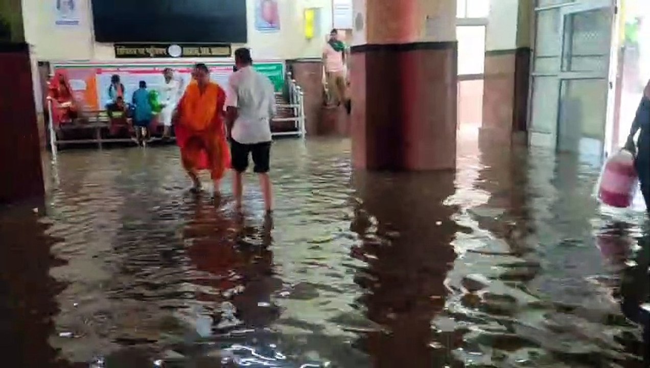 Heavy Rain: अजमेर में बरसात से उफने नाले, सड़को...