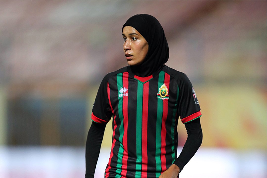 نهيلة بنزينة أول لاعبة محجبة تشارك في مونديال السيدات