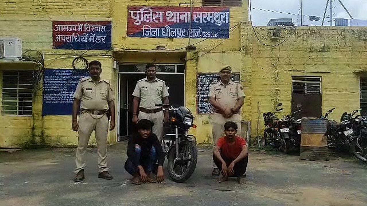 video: मोबाइल व नकदी छीनने के मामले में दो आरोप...