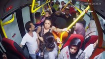 Lourde injure à la jeune fille au drap sur le minibus ! Ses paroles ne sont pas du genre à être mangées et avalées.