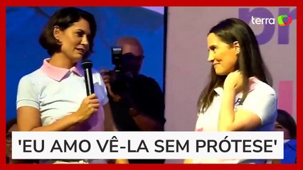 Michelle Bolsonaro pede para deputada retirar prótese ocular e coloca objeto no bolso