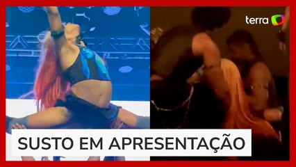 Pabllo Vittar cai após ser suspensa por bailarinos durante show em Vitória