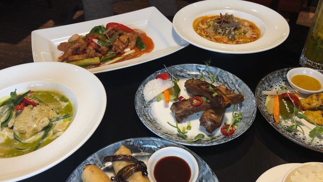 We try authentic Thai food from Mantra Thai in Newcastle