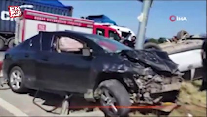 Gemlik'te iki otomobil kafa kafaya çarpıştı