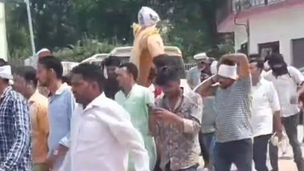 भिण्ड: व्यापम घोटाले को लेकर जारी है आक्रोश, युवक कांग्रेस ने फूंका सीएम का पुतला