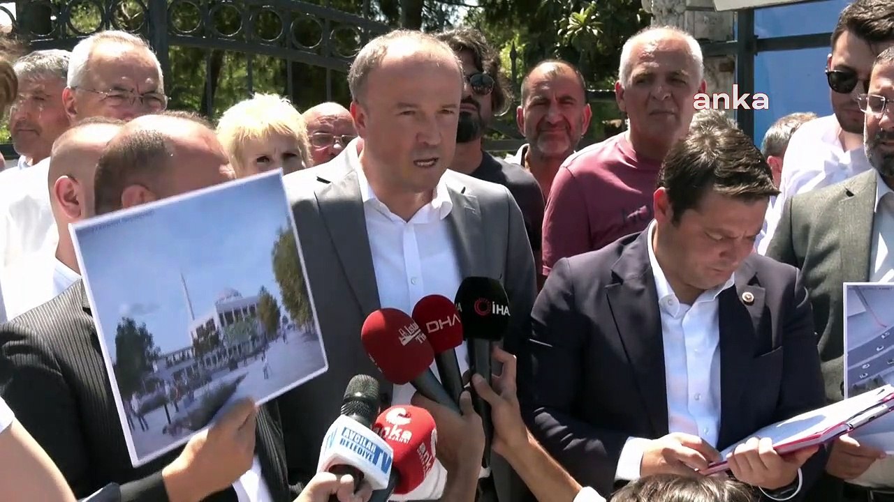 CHP depremde hasar gören camiyi yeniden yapmak istedi, Diyanet izin vermedi