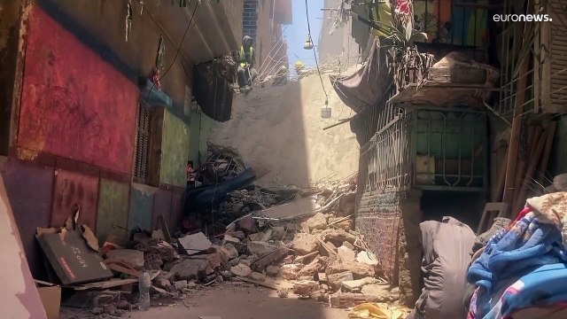 شاهد: مقتل تسعة أشخاص في انهيار مبنى من خمسة طوابق في القاهرة
