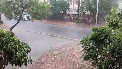 下载视频: कहीं झमाझम तो कहीं हुई रिमझिम बारिश