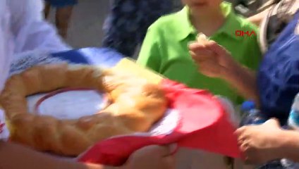 Le voilier à trois masses de la marine roumaine amarré à Izmir