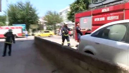 Antalya'da Ev Yangını Kontrol Altına Alındı