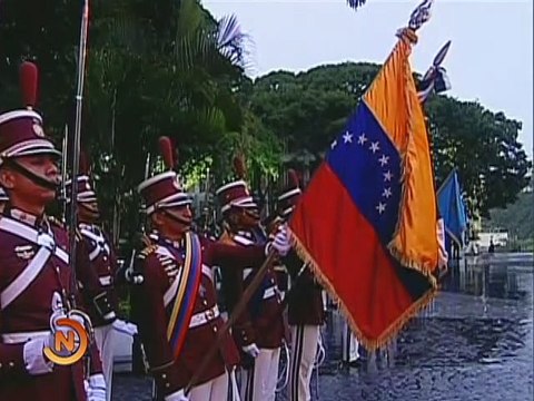 Izada de la Bandera Nacional para conmemorar 240 años del natalicio de El Libertador Simón Bolívar