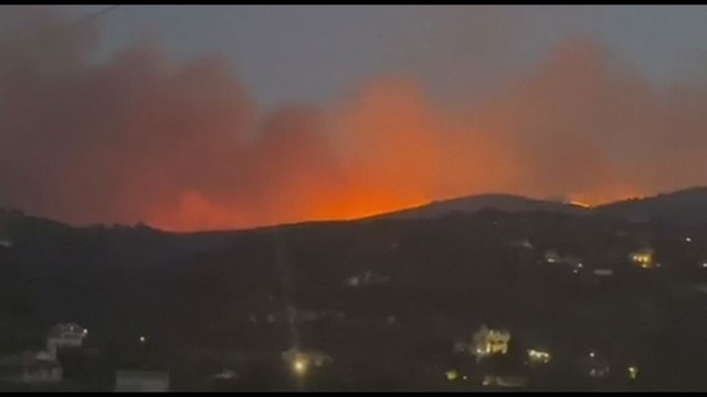 In Grecia dopo Rodi brucia anche Corfù, turisti allontanati