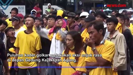 Tải video: Ratusan Kader Golkar Demo di Kejagung Tuntut Airlangga Hartarto Ditangkap