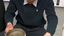 Dayı resmen boya makinesi gibi, katalog yutmuş gibi çıkartıyor...