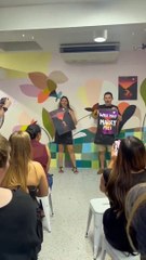 Tam şova kalkmışken evlilik teklifi aldığını görüp dumur olan hanım abla