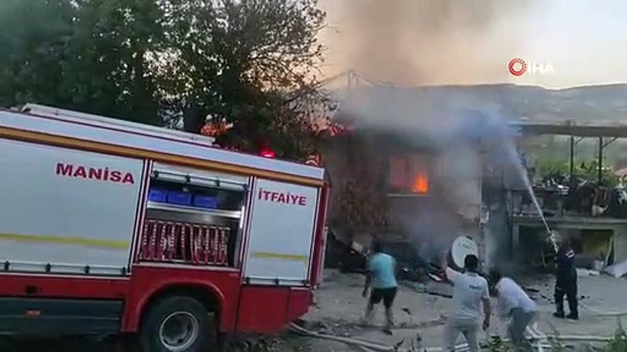 Les gens du quartier se sont mobilisés pour l'incendie de la maison, ils ont sauvé la marchandise de l'incendie