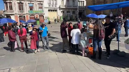 Así fue el sorpresivo encuentro entre Chila Jatun y un artista con discapacidad en La Paz