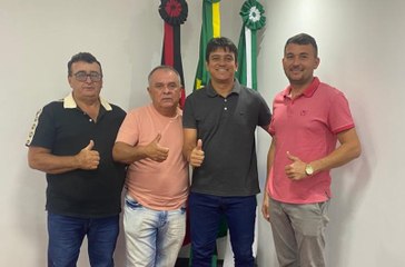 A pedido de vereadores, Hugo Motta destina 200 mil e uma retroescavadeira para São José de Piranhas