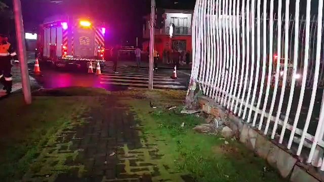 Passageiro de Corsa morre em grave acidente na Rua Nereu Ramos em Cascavel