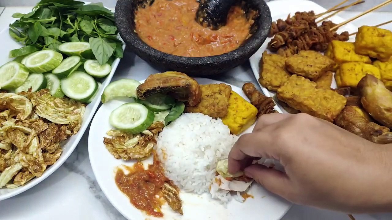 RESEP AYAM TAHU TEMPE KULIT GORENG SAMBAL PECEL DAN KOL GORENG