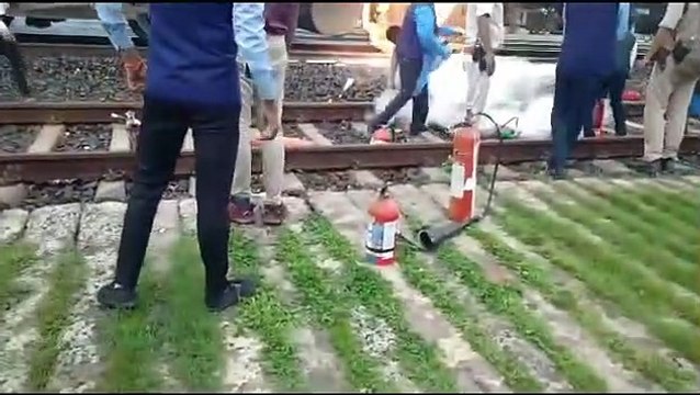Vande Bharat Train Fire 20171 भोपाल-निजामुद्दीन कुरवाई केथोरा स्टेशन Vande Bharat Train Fire