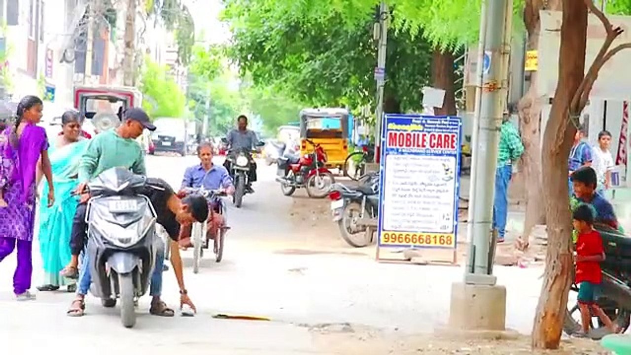 SNAKE WITH FAKE MOBILE PRANK