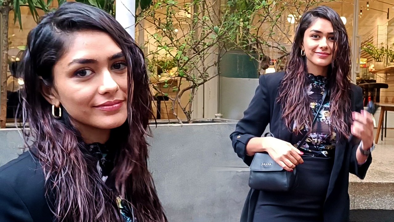 Mrunal Thakur का शॉर्ट ब्लैक आउटफिट में दिखा Stunning Look
