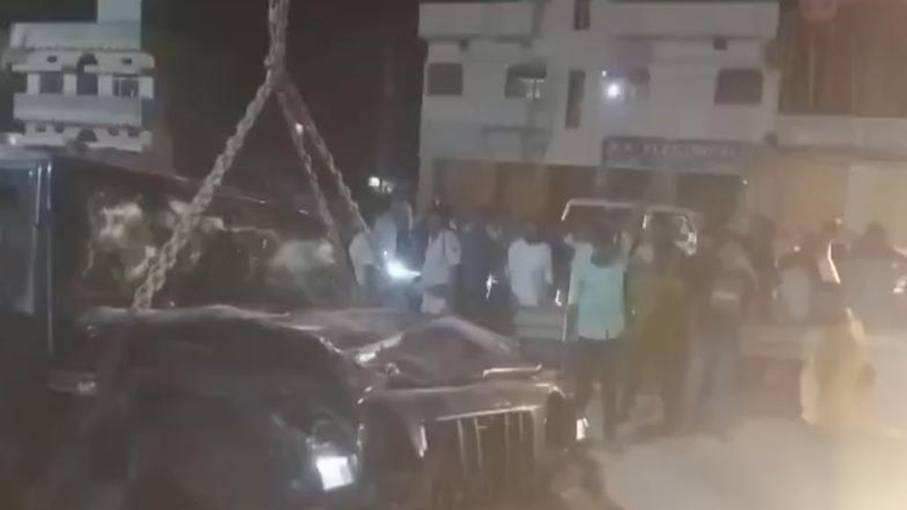 बड़ी खबर: भीषण सड़क हादसे में बेतिया के 3 लोगों की दर्दनाक मौत, दो घायल इलाजरत