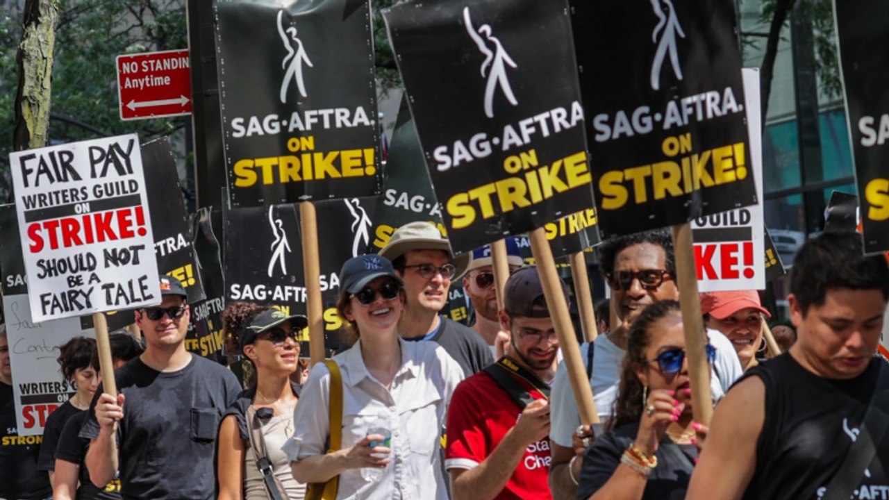 WGA Members Say SAG-AFTRA Strike Has "Re-Energized" the Picket Lines | THR News
