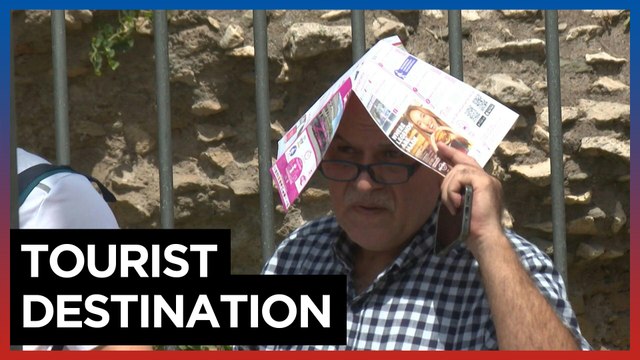 Colosseum attracts crowds amid sweltering heat in Rome