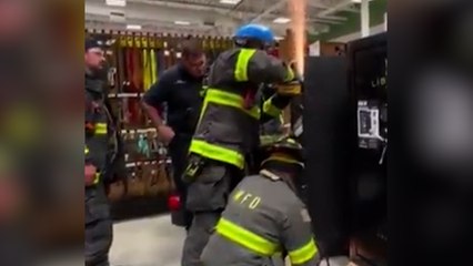 Kız kardeşini kasaya kilitledi