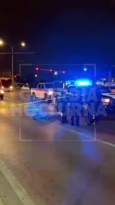 #Preliminar Un hombre murió luego de ser impactado por un tráiler que se dio a la fuga. Este hecho tuvo lugar sobre el cruce de Periférico y la avenida Tabachines, en Zapopan #GuardiaNocturna