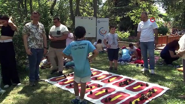 Türklere özgü unutulmaya yüz tutmuş asırlık oyunları öğreniyorlar